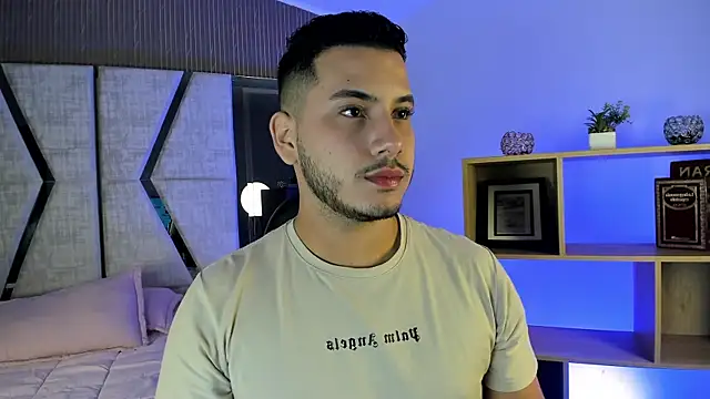Snapshot of Axel_grey_ chatting on June 19, 2026, 12:42 pm Axel grey online show from June 19, 2026, 12:42 pm