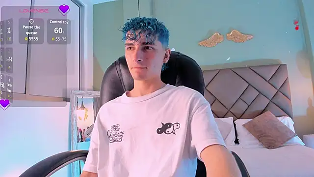 JaydenVillalobos online show from September 11, 2025, 1:11 pm
