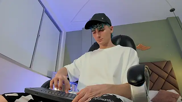 JaydenVillalobos online show from September 14, 2025, 8:41 pm
