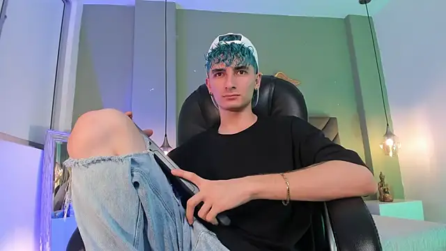 JaydenVillalobos online show from September 15, 2025, 9:04 pm