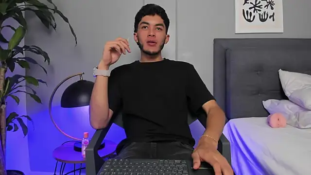 Tylerffoxx online show from May 31, 2026, 8:43 pm
