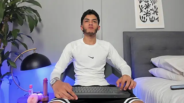 Tylerffoxx online show from July 8, 2026, 10:58 pm