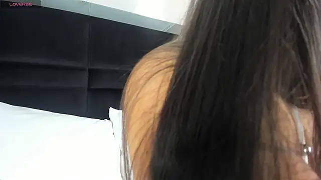 Snapshot of CarolineLee_ chatting on April 21, 2026, 10:34 pm CarolineLee online show from April 21, 2026, 10:34 pm