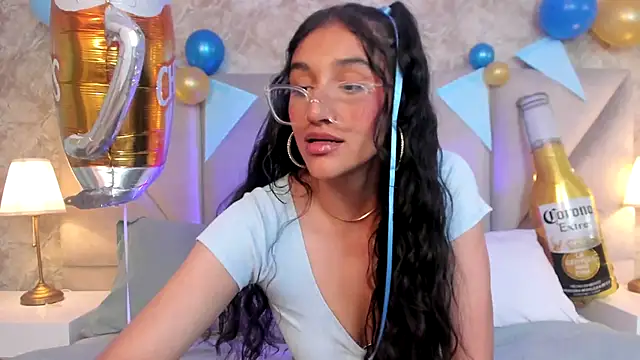 ValentiinaCruz online show from September 28, 2025, 6:24 pm