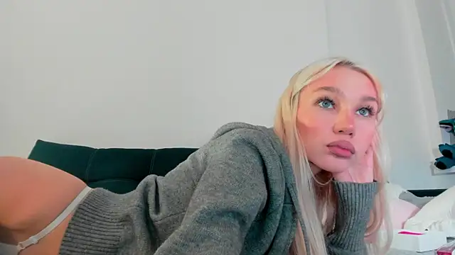 cuteleraay online show from September 20, 2025, 8:21 pm