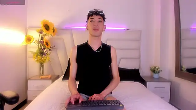 Ashton Myers online show from September 19, 2025, 7:58 pm