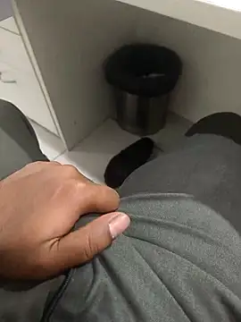 hotboy43339 online show from February 17, 2026, 5:19 pm