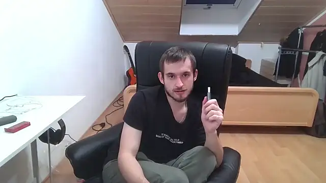 Snapshot of Bez3ybik chatting on October 17, 2025, 10:45 pm Bez3ybik online show from October 17, 2025, 10:45 pm