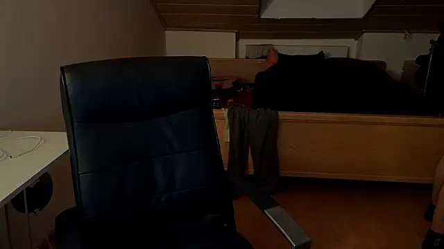 Snapshot of Bez3ybik chatting on February 25, 2026, 11:25 pm Bez3ybik online show from February 25, 2026, 11:25 pm