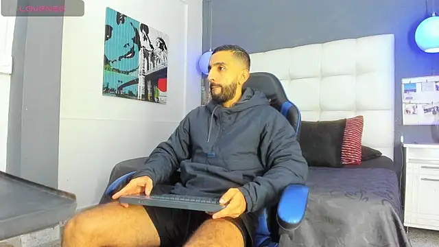 Yiyo10  online show from March 27, 2026, 9:03 pm