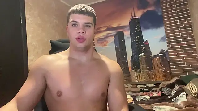 MusclePhantom online show from December 2, 2025, 9:10 pm