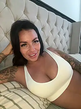Snapshot of BELLABLACKXUK chatting on April 22, 2026, 6:38 am BELLABLACKXUK online show from April 22, 2026, 6:38 am