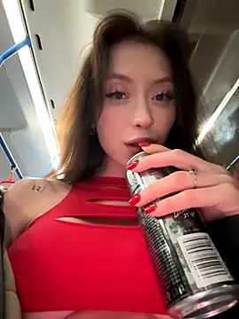 Snapshot of EstaVista chatting on November 12, 2025, 6:08 pm EstaVista online show from November 12, 2025, 6:08 pm