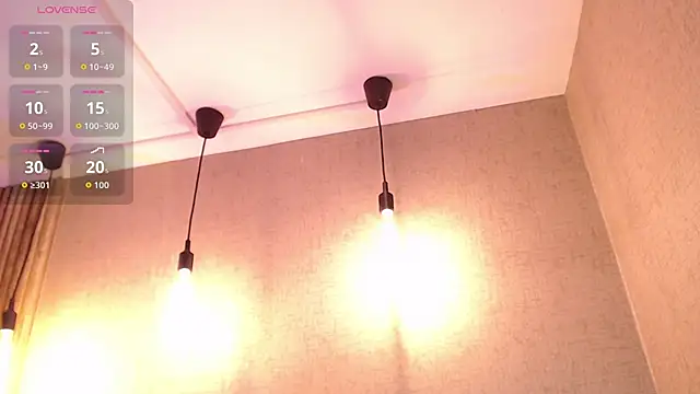 KimGarces online show from November 2, 2025, 3:25 pm