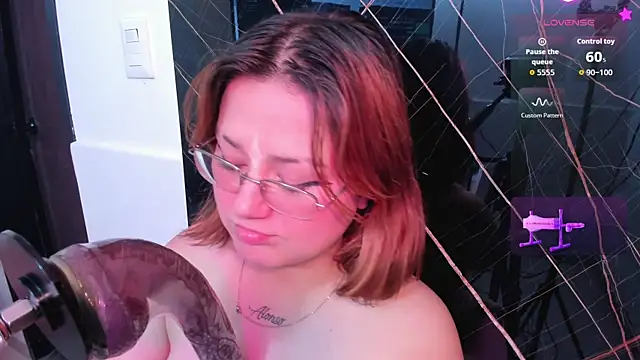 isa grey  online show from September 27, 2025, 9:20 pm