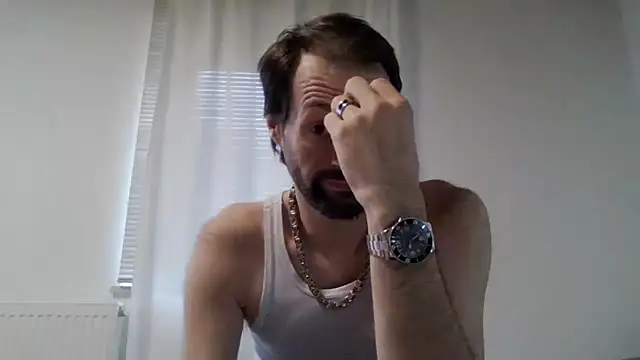 Snapshot of XLBarehengst chatting on October 4, 2025, 7:28 am XLBarehengst online show from October 4, 2025, 7:28 am