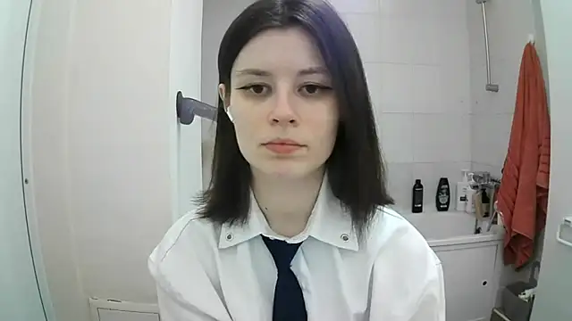 EdlinEngelby online show from September 24, 2025, 4:21 pm