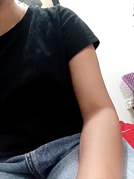 blueeyegirl22 online show from March 6, 2026, 8:44 am