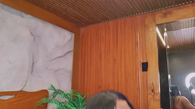 kaylie mitchel online show from November 1, 2025, 10:12 pm