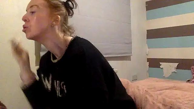 Bellababexox online show from May 27, 2026, 1:02 am