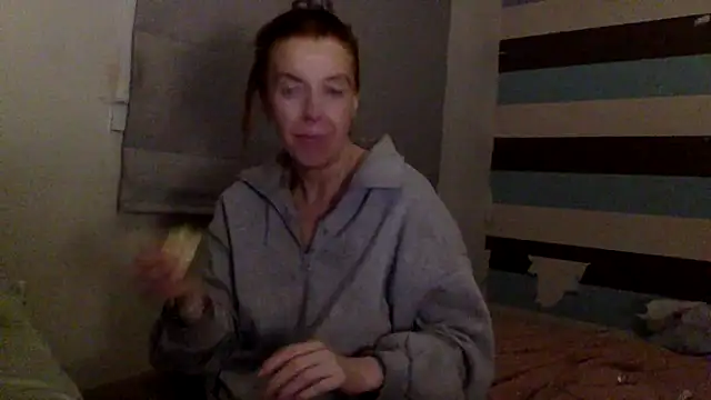 Snapshot of Bellababexox chatting on June 17, 2026, 1:41 am Bellababexox online show from June 17, 2026, 1:41 am