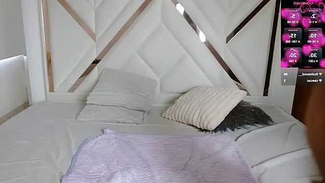 SophiaaLee online show from October 4, 2025, 8:40 pm