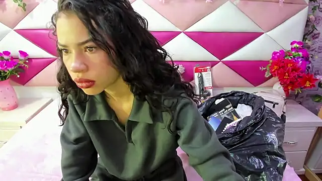 Nanis James online show from February 27, 2026, 2:44 am