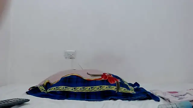 Luciana hardmand online show from December 5, 2025, 7:43 pm