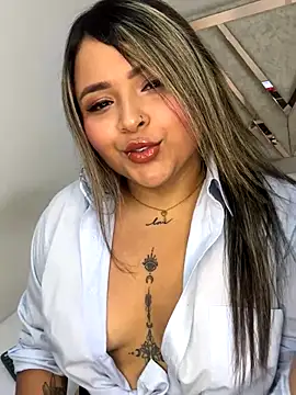 ashley-swift- online show from November 7, 2025, 4:56 am