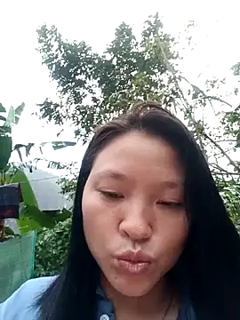 Snapshot of MuiNay chatting on October 2, 2025, 11:01 pm MuiNay online show from October 2, 2025, 11:01 pm