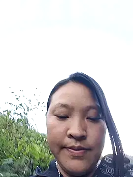 Snapshot of MuiNay chatting on October 4, 2025, 11:47 pm MuiNay online show from October 4, 2025, 11:47 pm