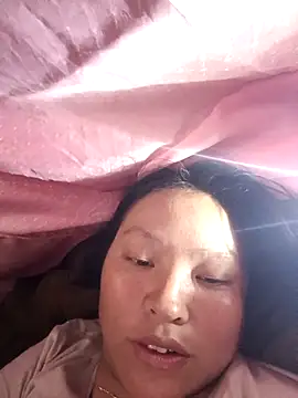 Snapshot of MuiNay chatting on October 6, 2025, 12:02 pm MuiNay online show from October 6, 2025, 12:02 pm