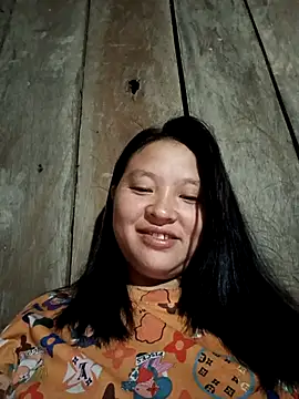 Snapshot of MuiNay chatting on October 15, 2025, 9:37 pm MuiNay online show from October 15, 2025, 9:37 pm