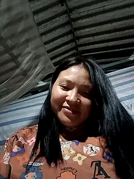 Snapshot of MuiNay chatting on October 19, 2025, 11:33 am MuiNay online show from October 19, 2025, 11:33 am