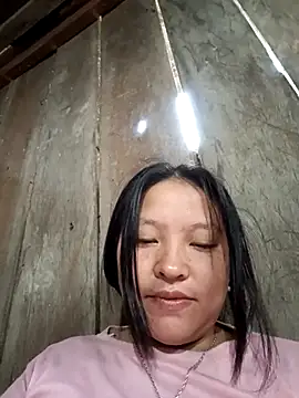 Snapshot of MuiNay chatting on October 25, 2025, 12:29 am MuiNay online show from October 25, 2025, 12:29 am