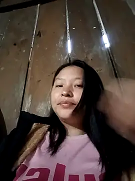 Snapshot of MuiNay chatting on November 1, 2025, 11:40 pm MuiNay online show from November 1, 2025, 11:40 pm