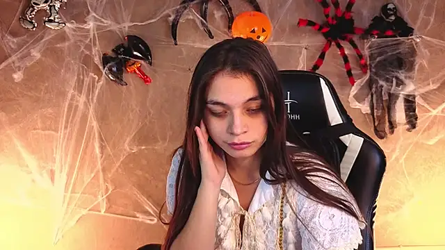 Leila Hefner online show from October 30, 2025, 2:46 am