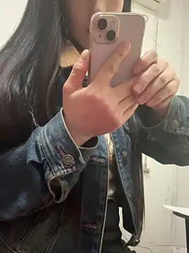 crhong666 online show from March 31, 2026, 12:45 am