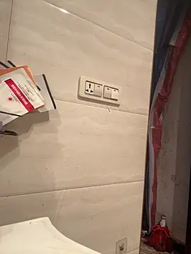 crhong666 online show from April 3, 2026, 1:03 am