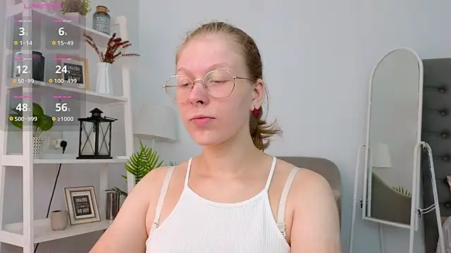 Lilly Belly online show from September 18, 2025, 1:02 pm