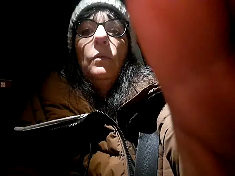 honey47 online show from January 6, 2026, 4:43 pm