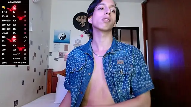 Snapshot of DannyPhantom555 chatting on December 4, 2025, 7:00 pm DannyPhantom555 online show from December 4, 2025, 7:00 pm