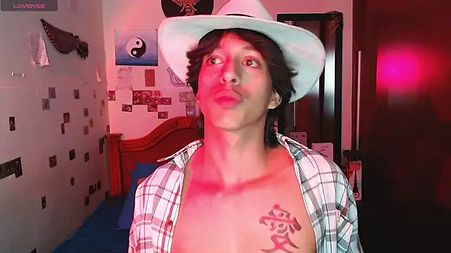 Snapshot of DannyPhantom555 chatting on February 9, 2026, 9:08 pm DannyPhantom555 online show from February 9, 2026, 9:08 pm