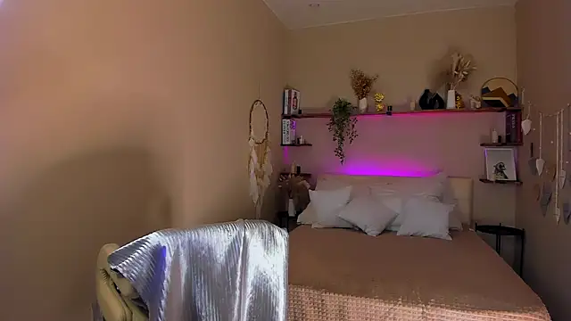 MaryRosenberg online show from October 10, 2025, 11:31 am