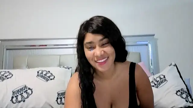 LuckyKhloe online show from September 17, 2025, 1:24 pm