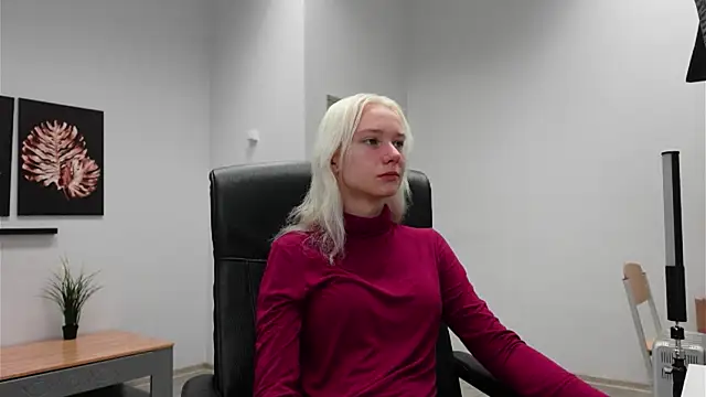 Laura Chaplin online show from September 20, 2025, 5:52 am