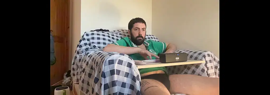 Snapshot of Big_Bi_Cub chatting on November 15, 2025, 11:40 am Big Bi Cub online show from November 15, 2025, 11:40 am