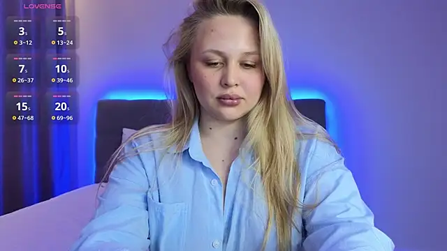 Estella Elwood online show from October 6, 2025, 4:15 pm