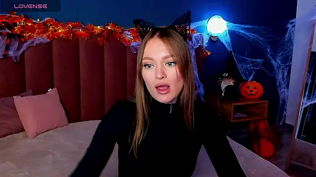 EvelynPoole online show from October 24, 2025, 1:35 am