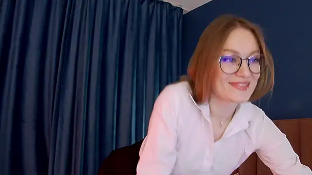 Snapshot of EvelynPoole chatting on March 16, 2026, 1:44 am EvelynPoole online show from March 16, 2026, 1:44 am